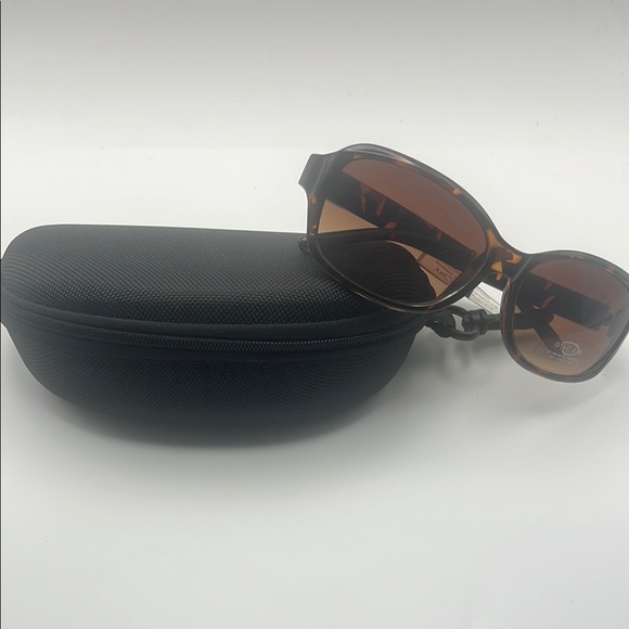 Oscar De La Renta Tortoise Sunglasses - Picture 7 of 9